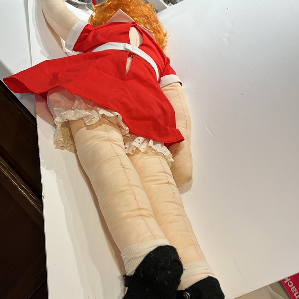Little Orphan Annie doll vintage 1982. 36” tall, soft body. - Picture 8 of 11